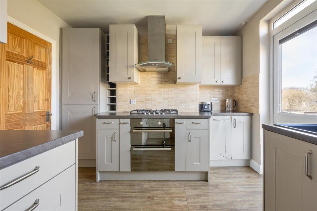 Heathcote Grove E4