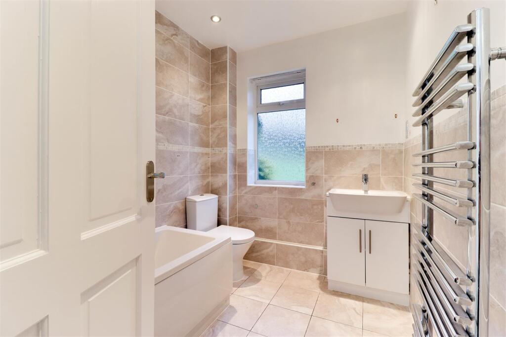 35. Bathroom 1.5.jpg
