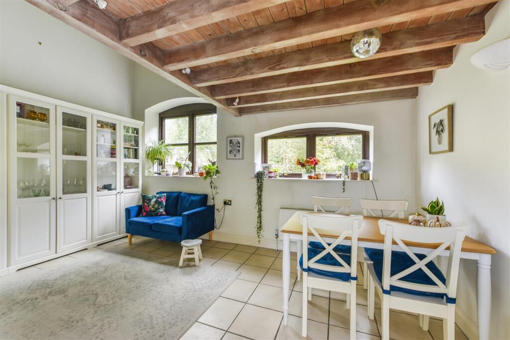 Dining &amp; Sitting area.jpg