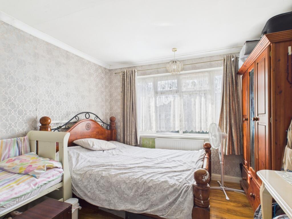 CAM03750G0-PR0059-STILL021