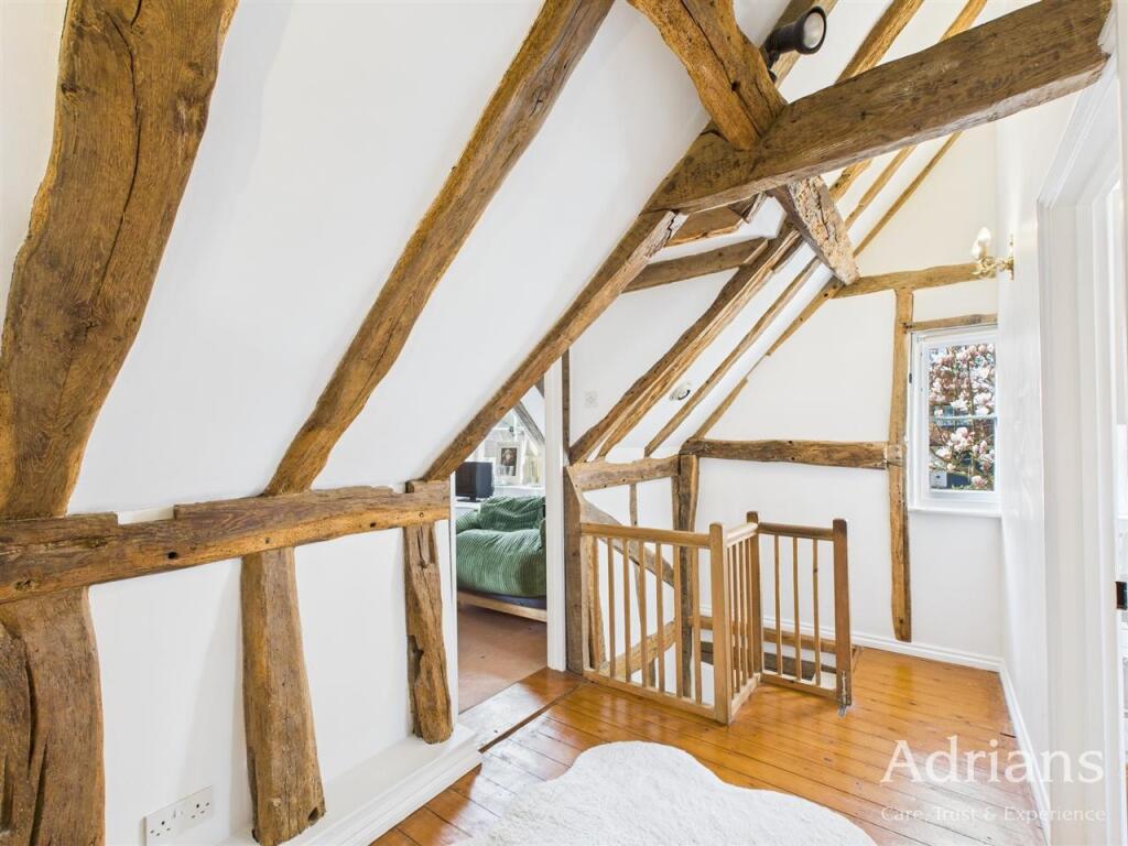 FIRST FLOOR LANDING
