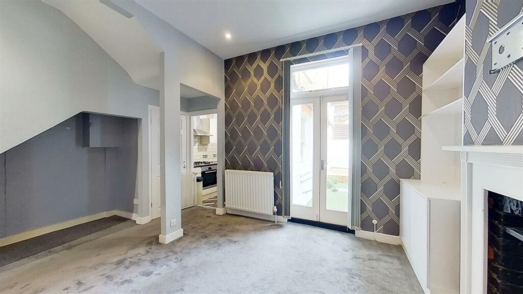 Ingelow-Road-Battersea-SW8-10232022_112641.jpg