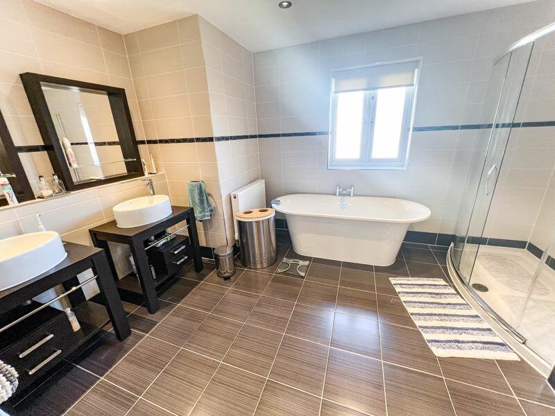 En suite to master