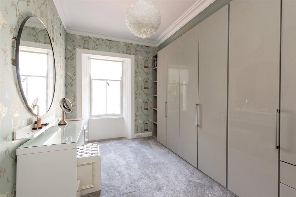 Double Bed/Dressing