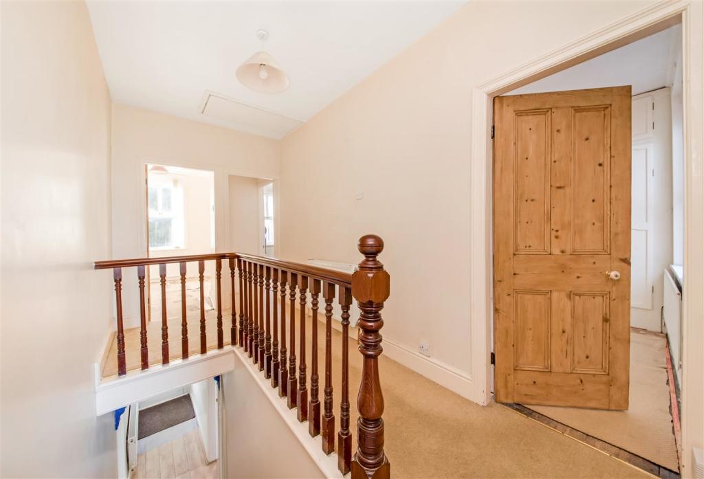 FIRST FLOOR LANDING