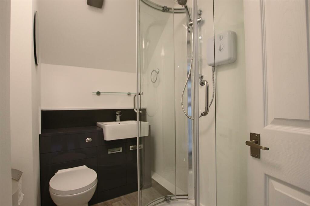 6 Meadey Shower Room