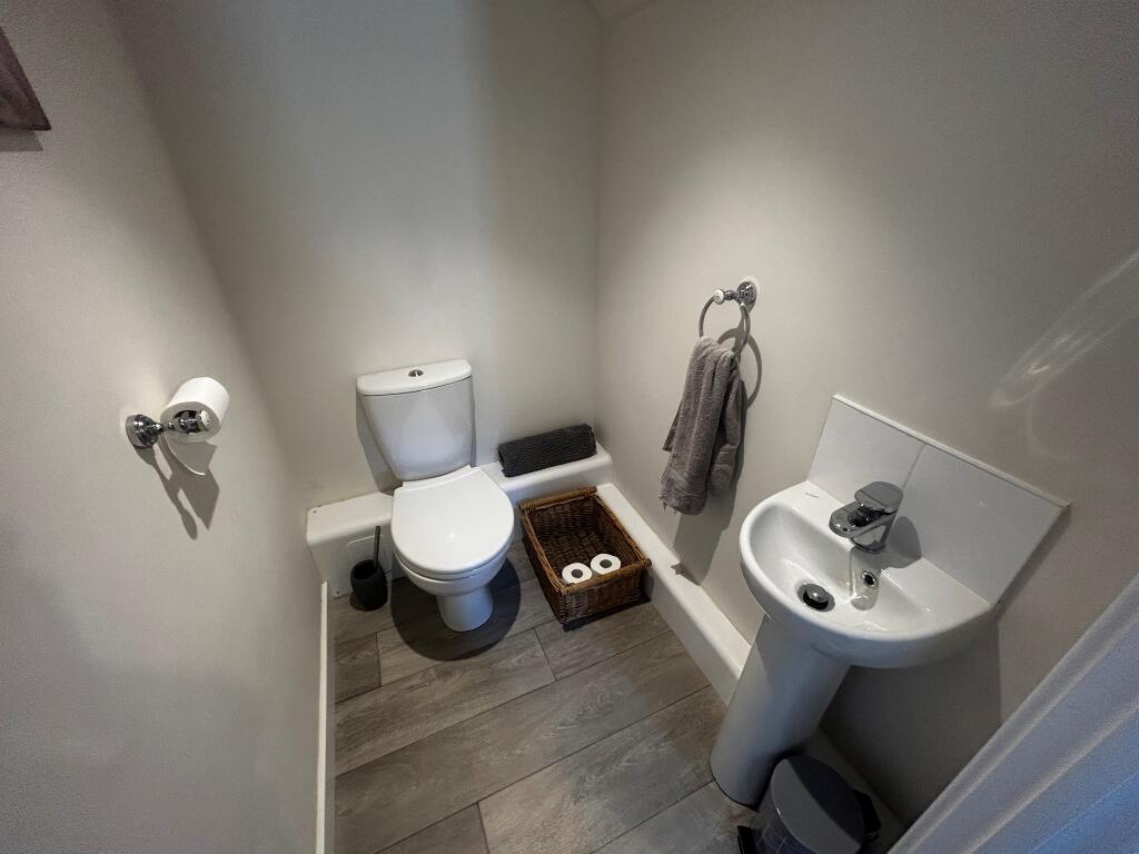 Cloakroom/wc