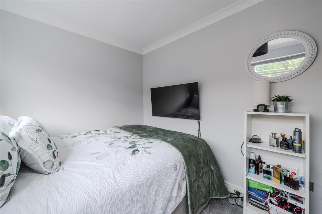Bedroom 2-2.jpg