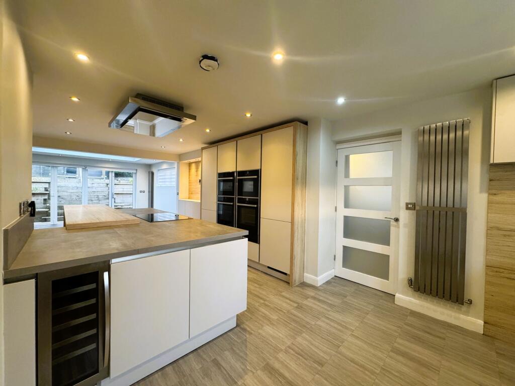 Open Plan Breakfast Kitchen &amp; Family Living Room