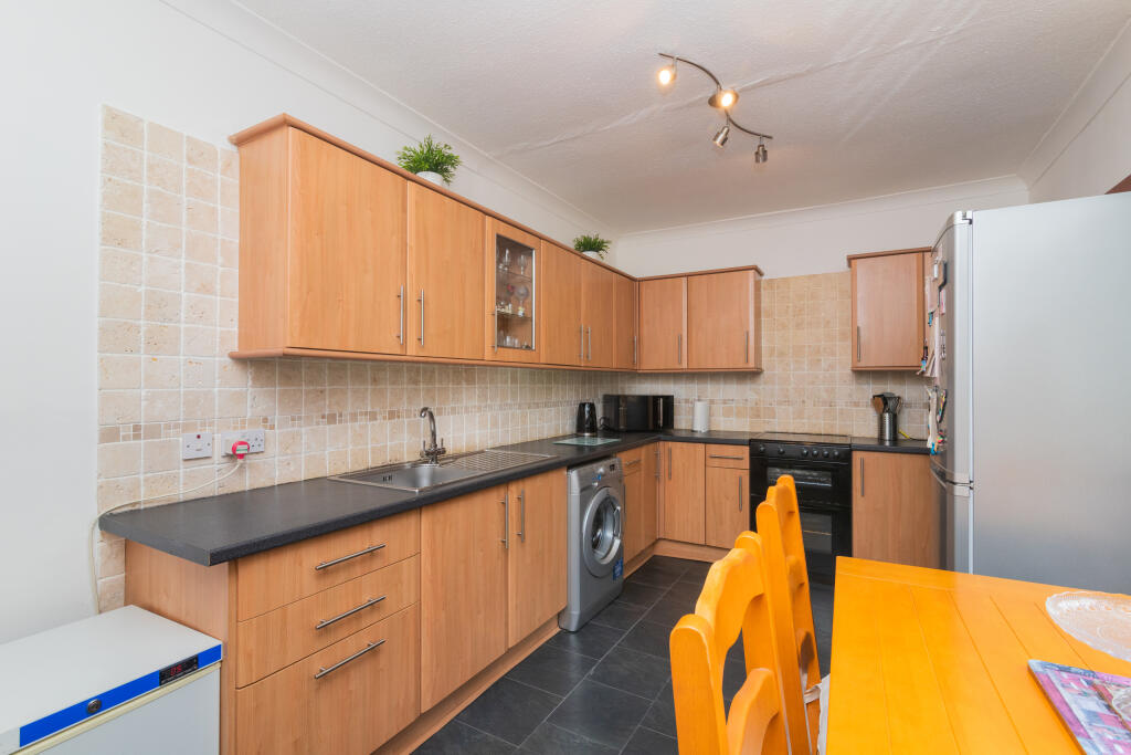 99 hillside road, Paisley pa2 7aw L-8