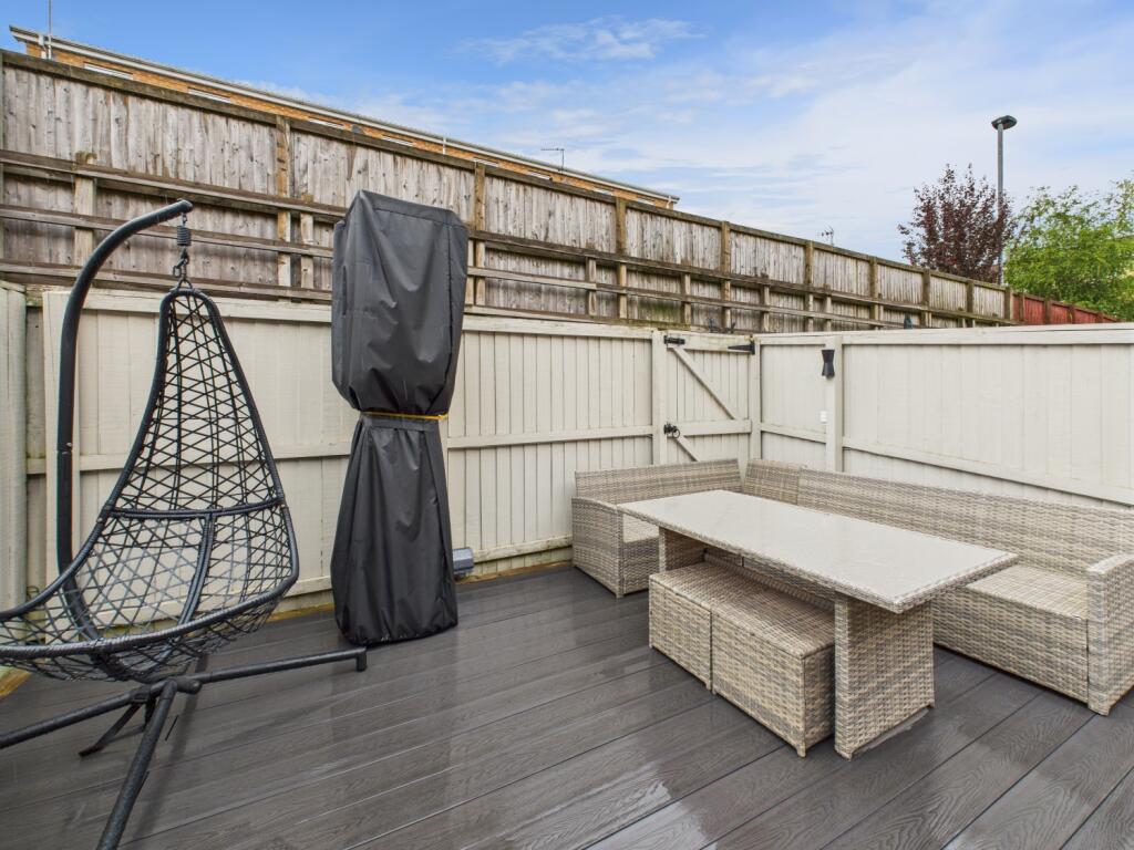 CAM03729G0-PR0079-STILL021