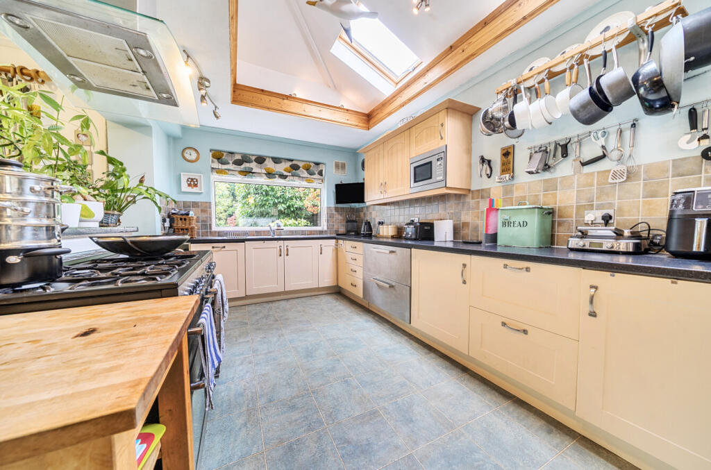 1364201-8-68e6507...