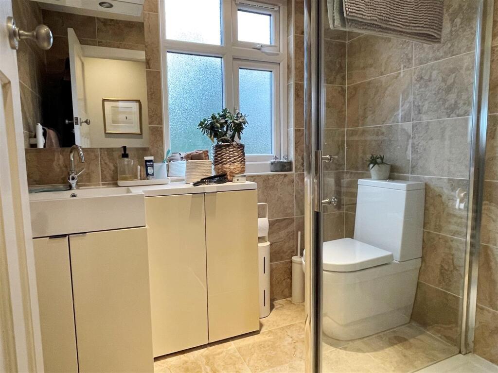 En Suite 1.JPG