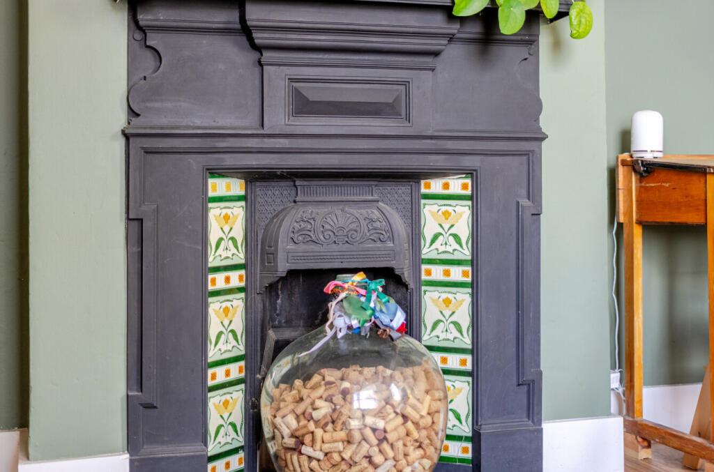 1370747-13-68fb80...