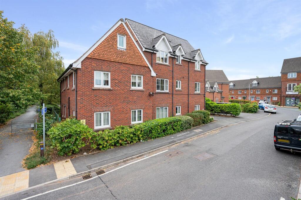 12 Chaise Meadow External-3.jpg