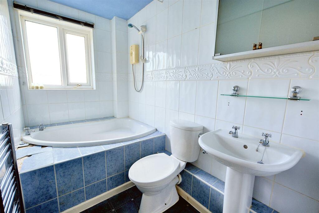 Bathroom_2.jpeg