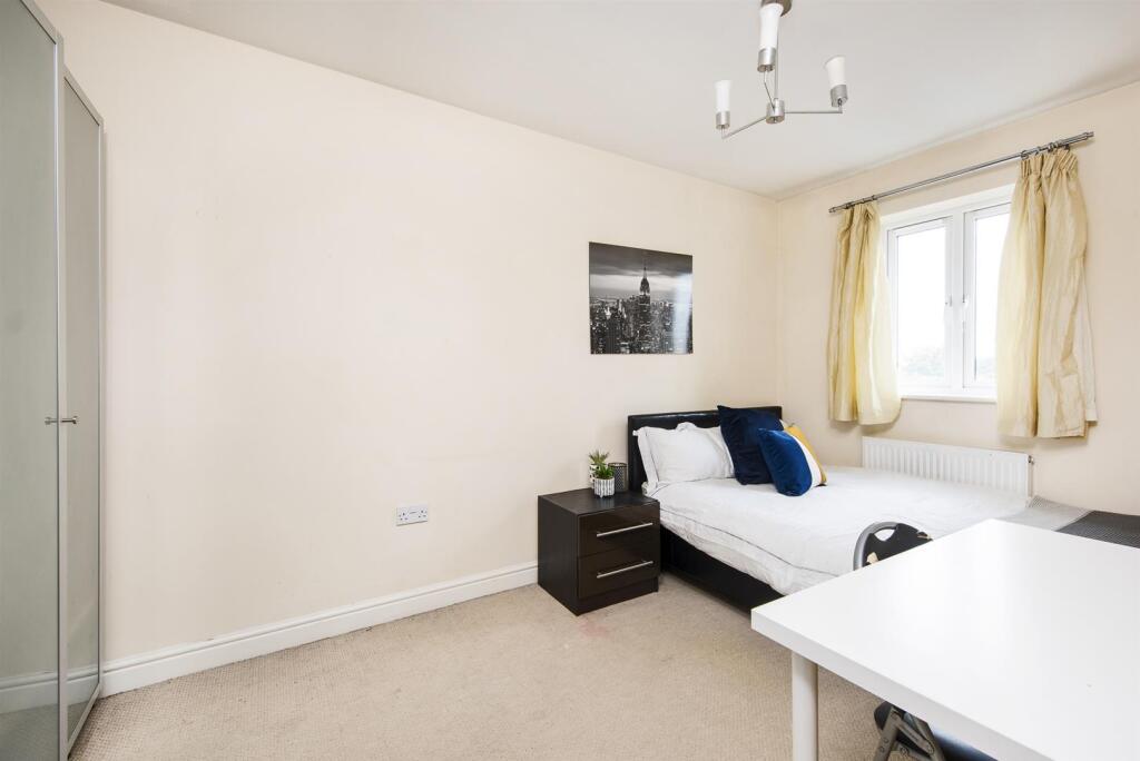 4 Middlewood Close, Bath, BA2 2TU-10.jpg