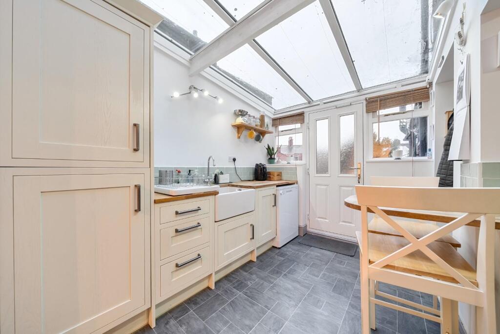 KITCHEN BREAKFAST.jpg