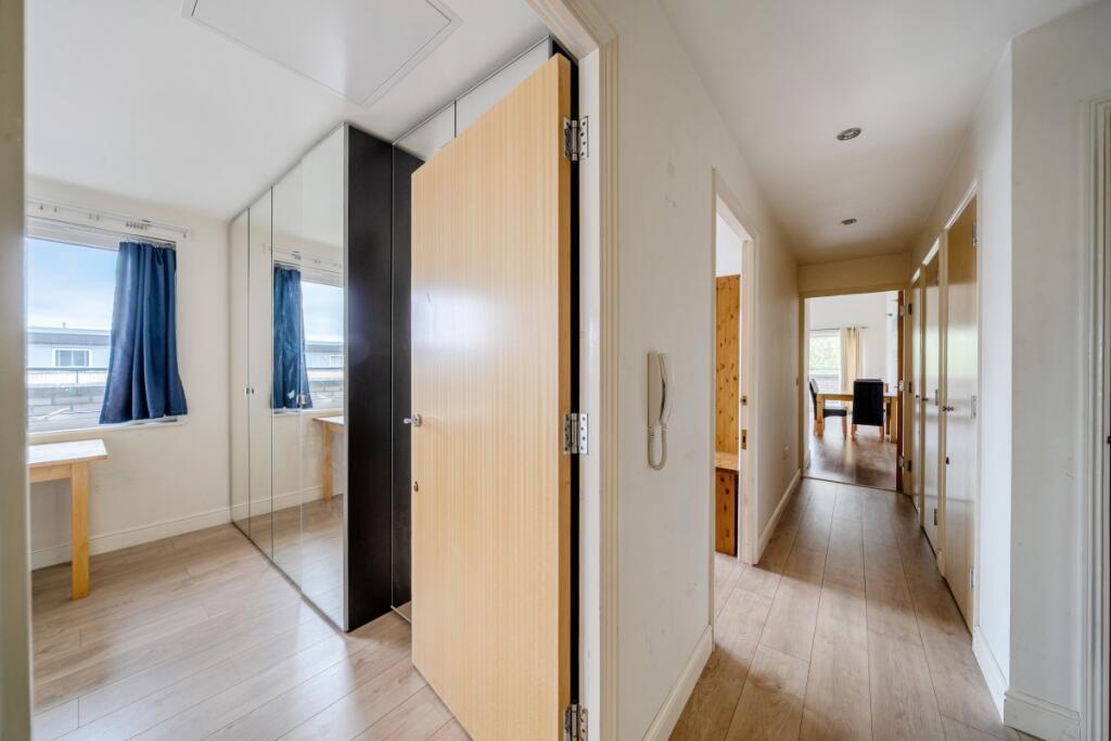 1369552-19-68ef7c...