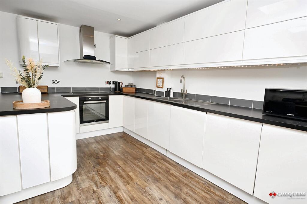 Kitchen/ dining room hub