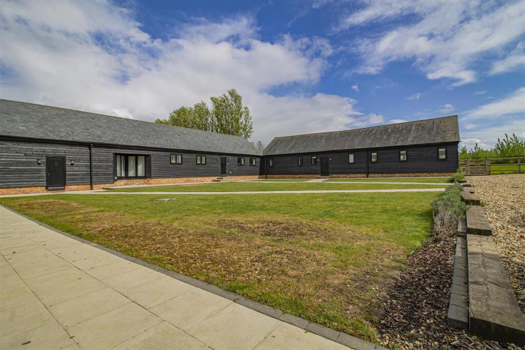Home Farm Barns, Stradishall [Communal Garden].jpg