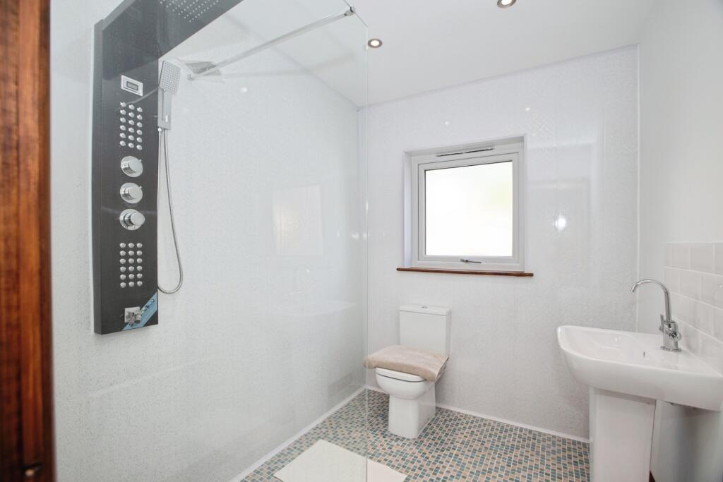 Annexe Shower Room