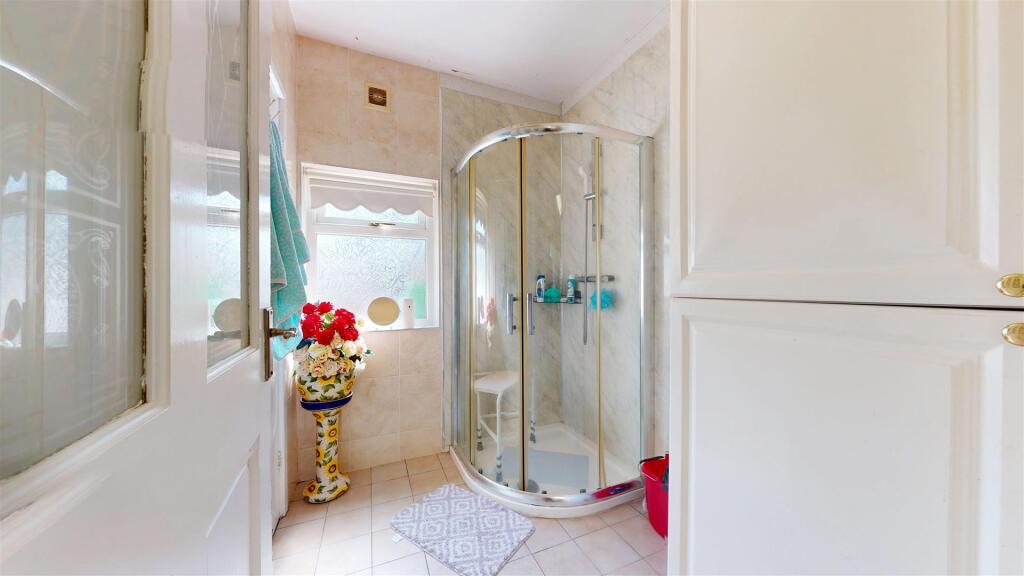 Marshalls Cross Road Bathroom