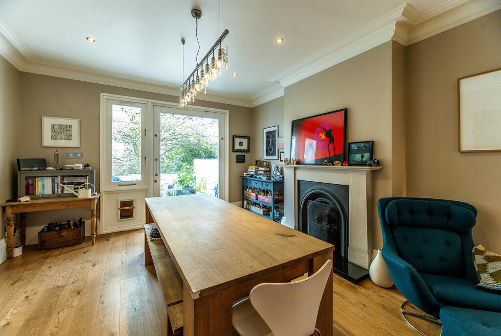 34 Warwick Road 0...