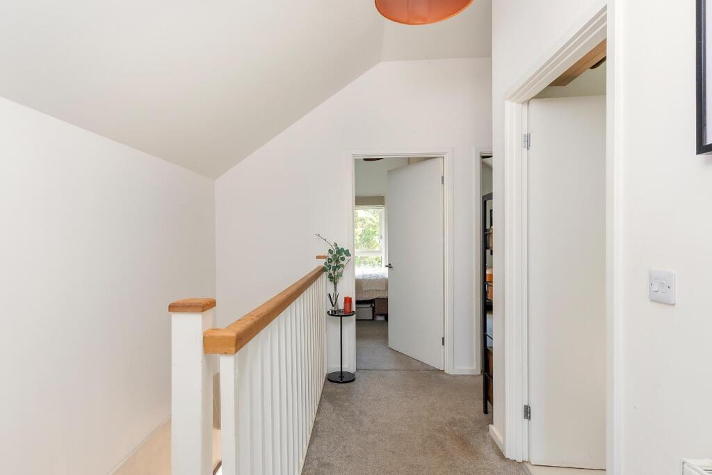 0L1WKE - Landing A.jpg