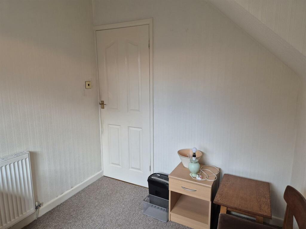 Clive Avenue, 31 - Bedroom Three 1.jpg