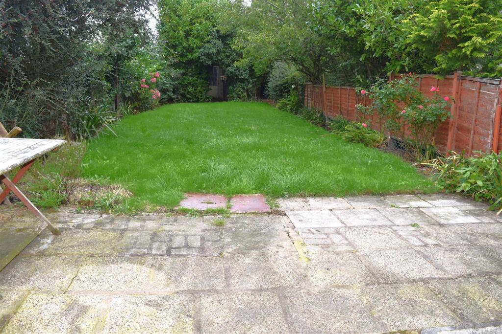 LAWNED + PATIO GARDEN