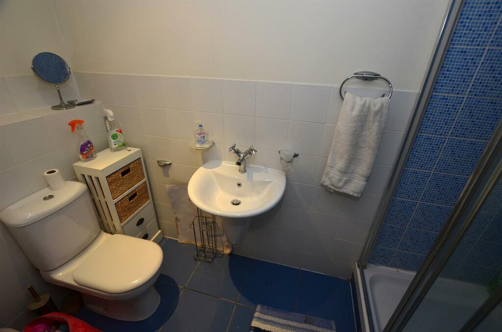 Shower Room/En Suite