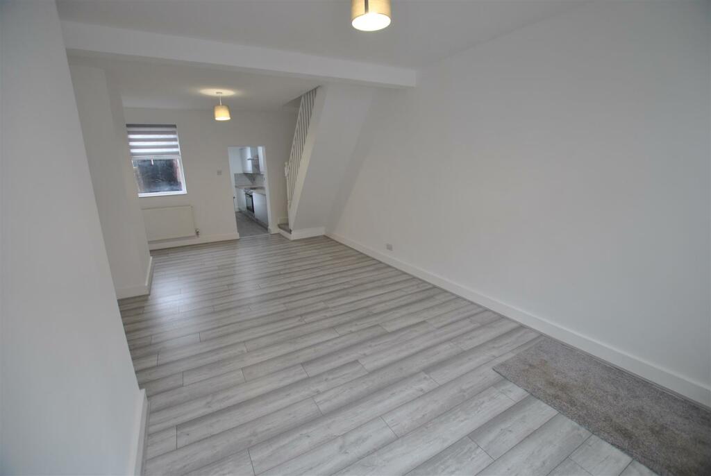 OPEN PLAN LIVING/DINING ROOM