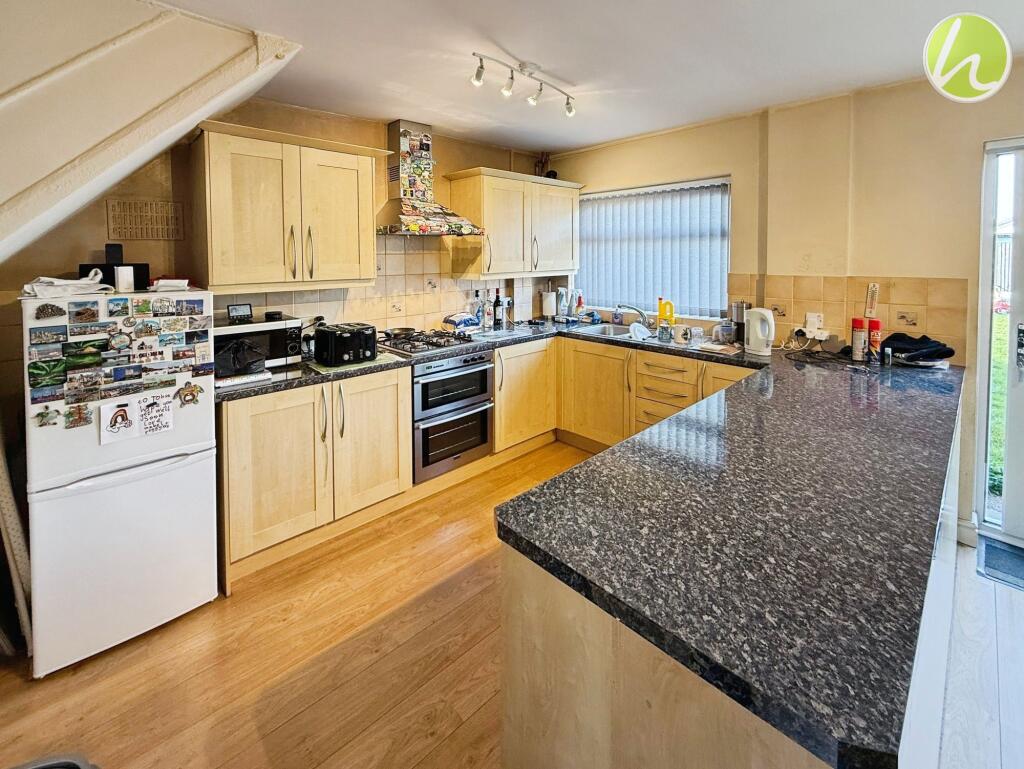 Kitchen/ Dining Room