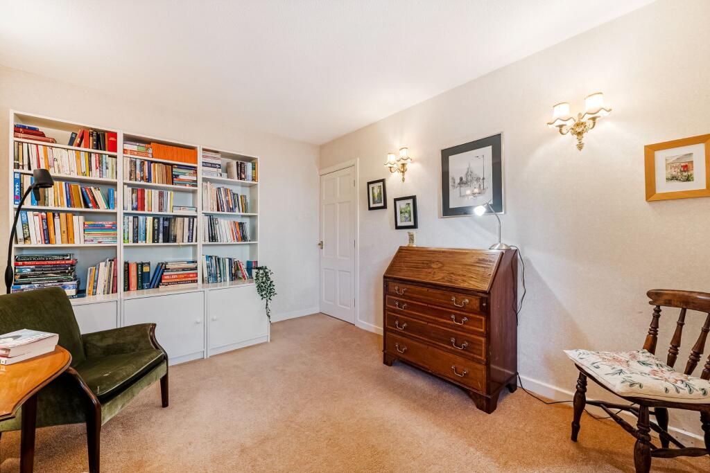 Bedroom 4 / Reading Room