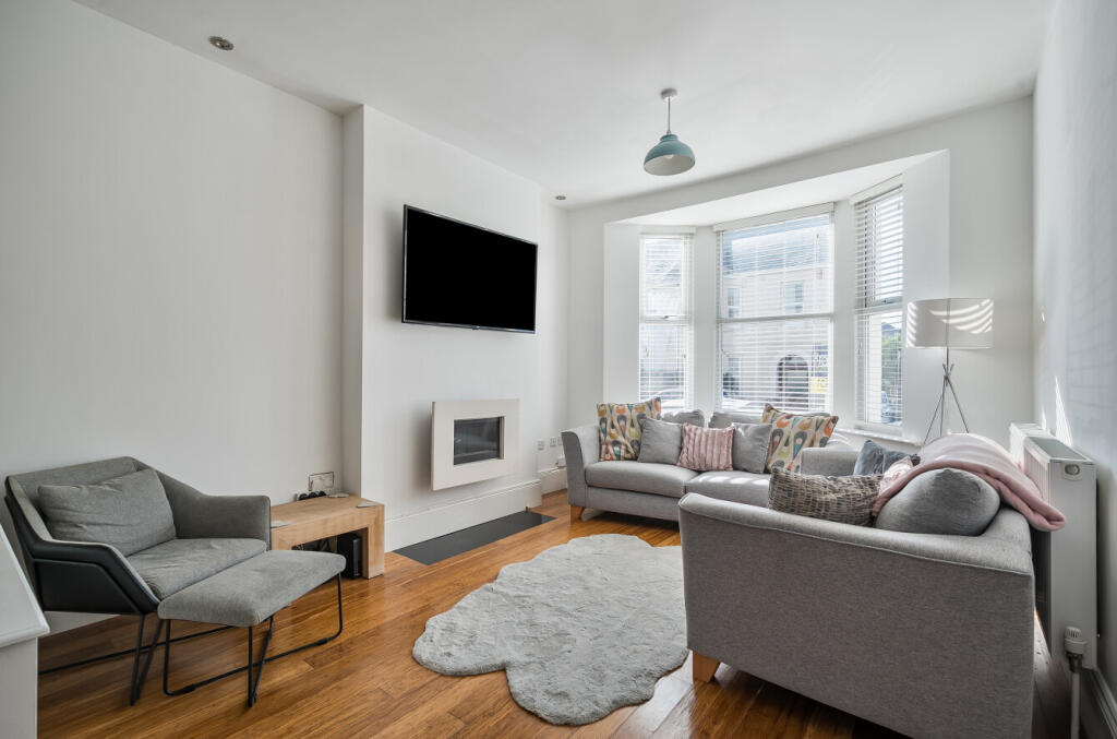 1369239-6-68f0f9d...