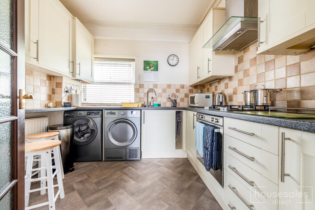 Kitchen/ Dining Room