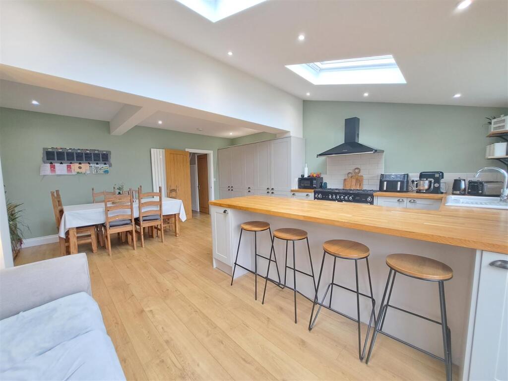 Open Plan Kitchen/Diner/Family Room