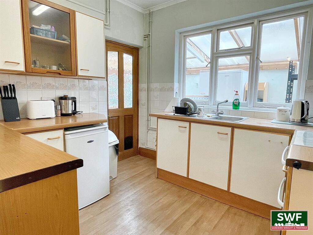 KITCHEN1.jpg