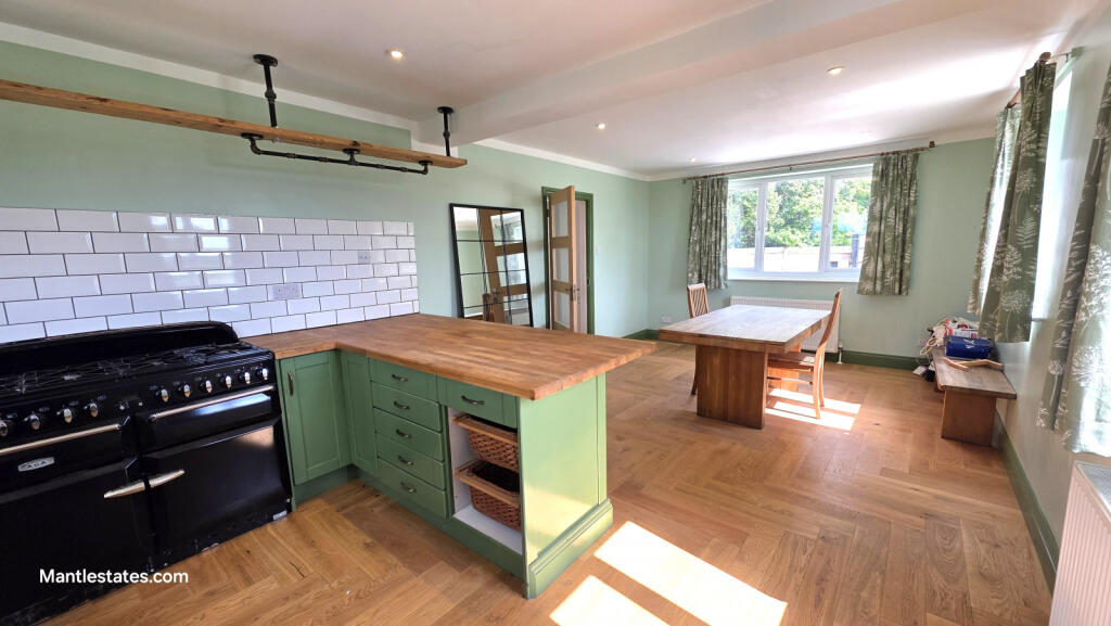 KITCHEN - DINER