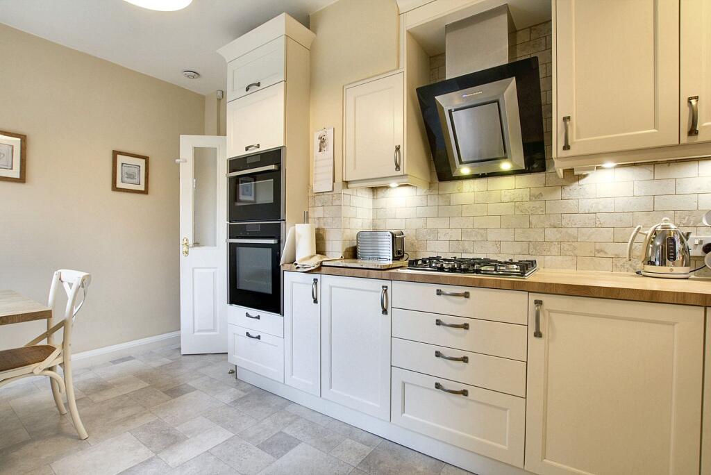 Kitchen / Breakfast Room