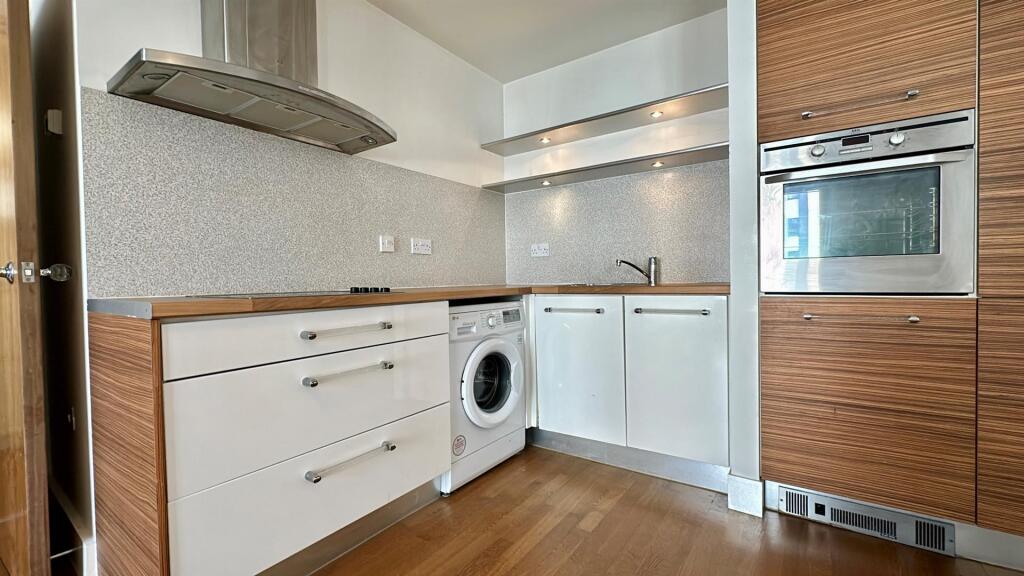 Kitchen 2.jpg