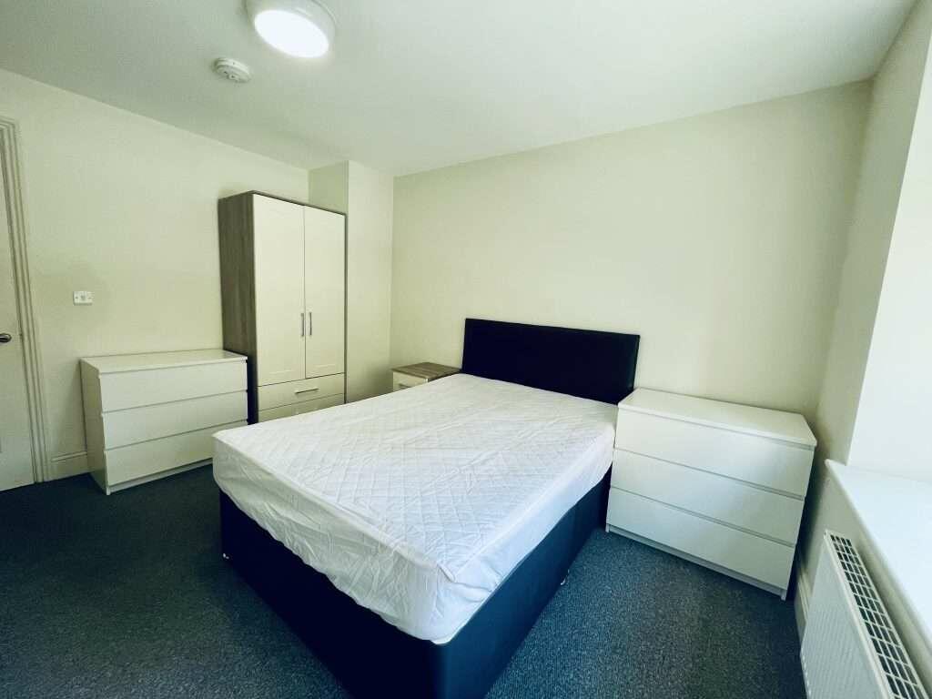 Flat_5_St_James_Row