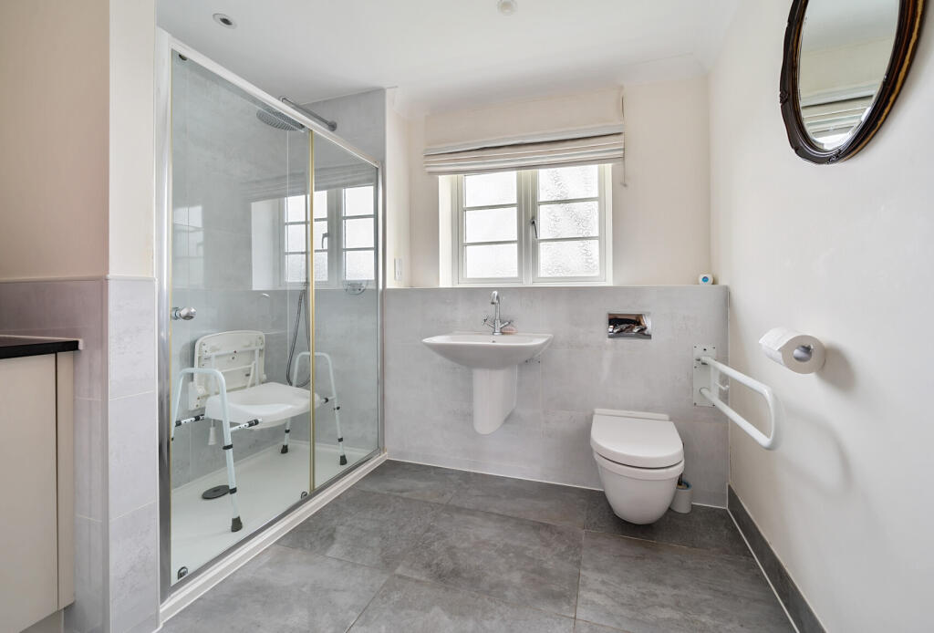 G.Floor Shower Room