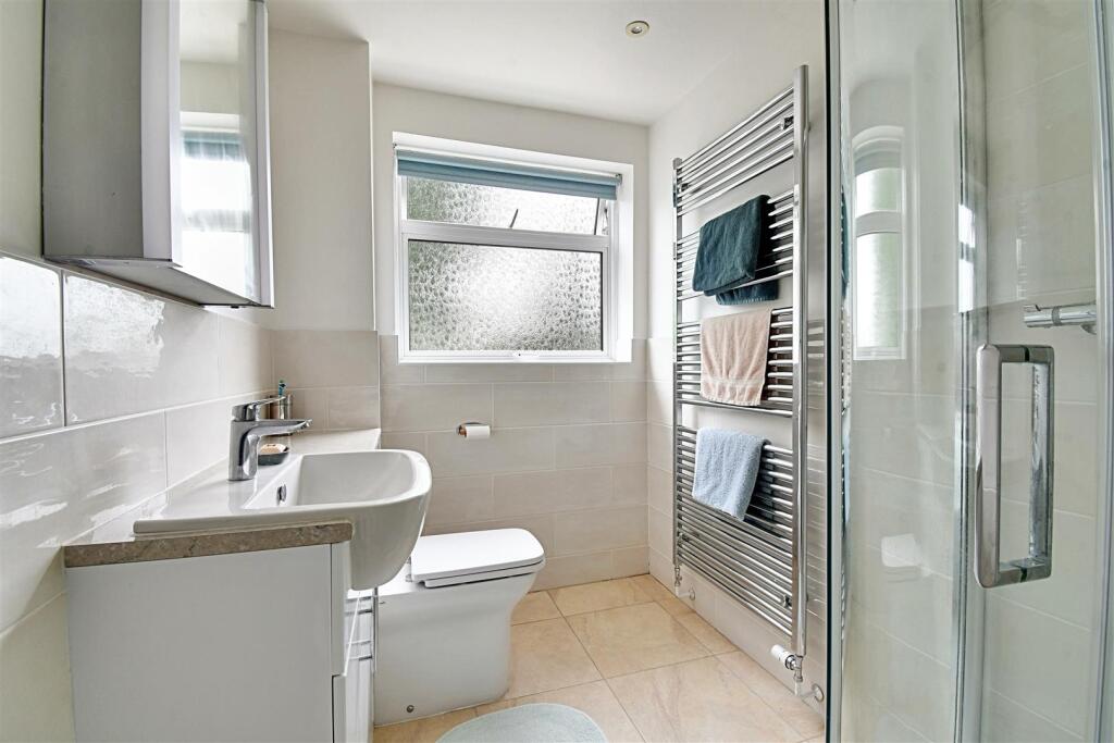 Bathroom 1.jpg
