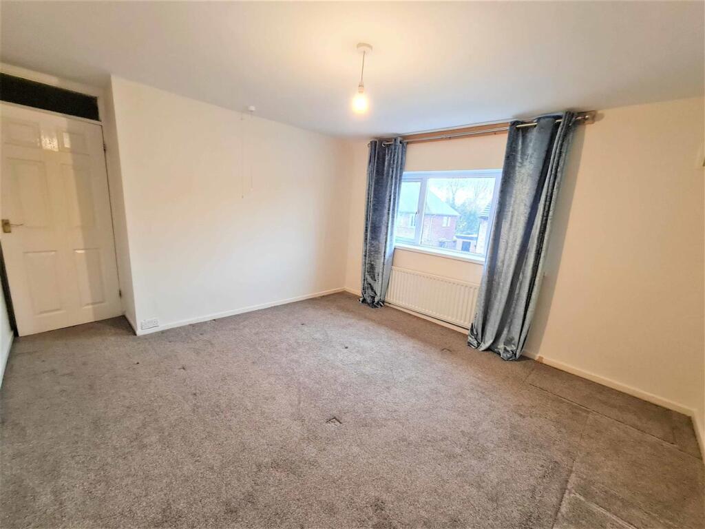 Bedroom 1 Pic 2