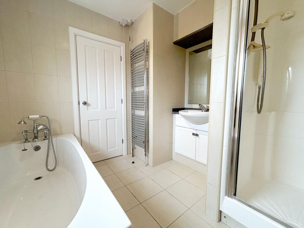 Jack and Jill ensuite