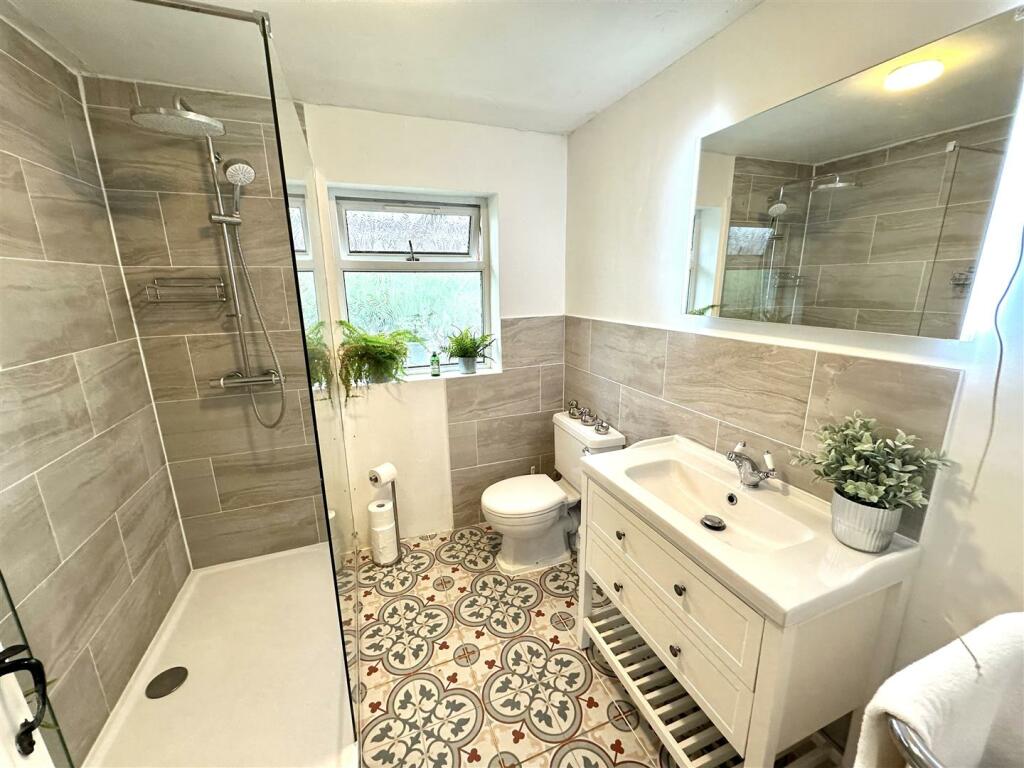 SHOWER ROOM