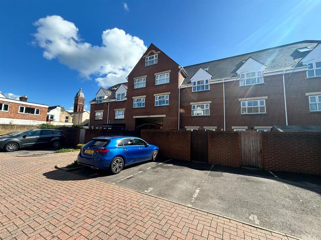 WhatsApp Image 2025-09-05 at 11.22.43 (1).jpeg