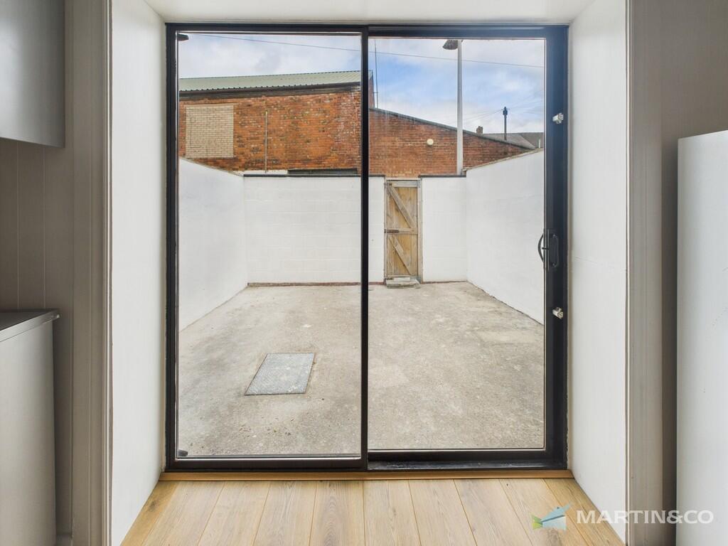 CAM02318G0-PR0523...